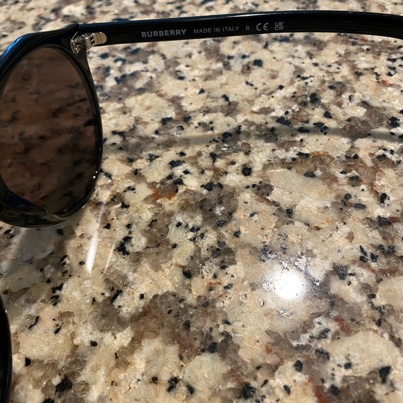 Burberry Unisex Round Sunglasses B4280 Black Frame with Brown Lenses New w/ Flaw - Picture 6 of 16